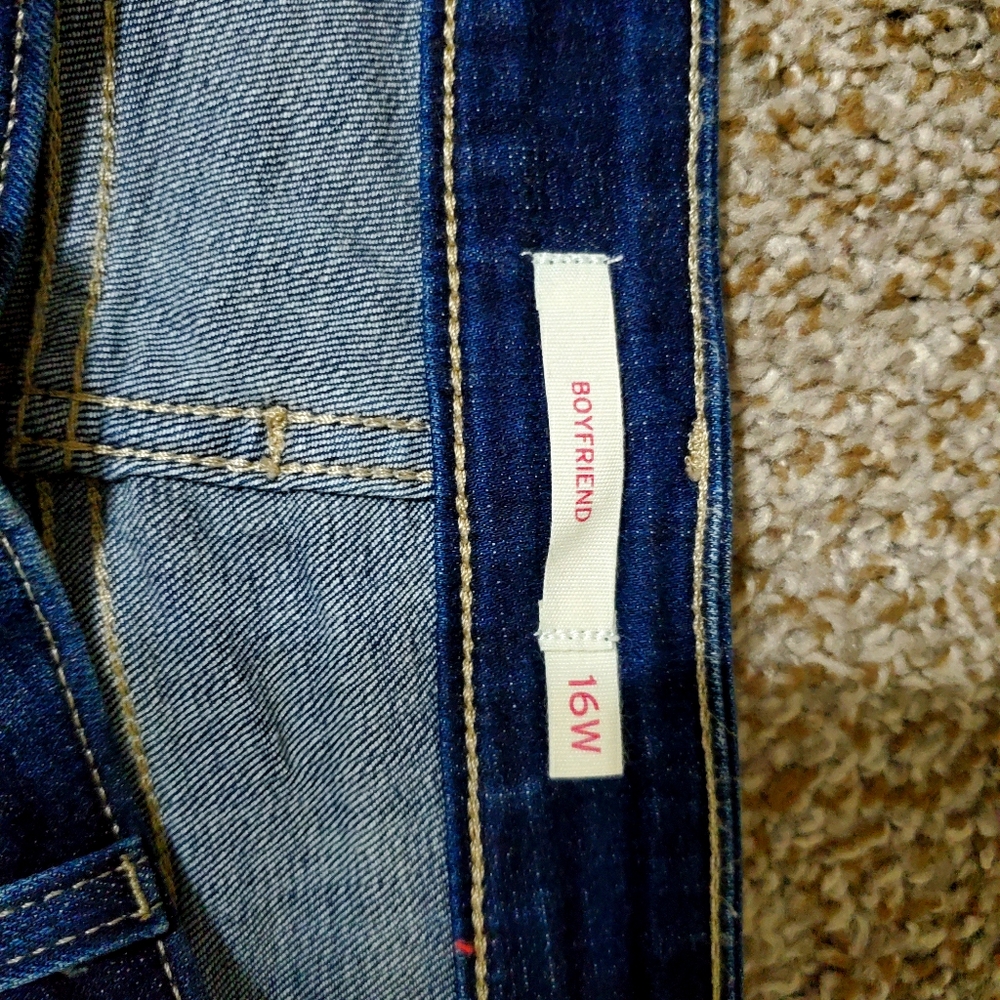 Women's Cropped Levis